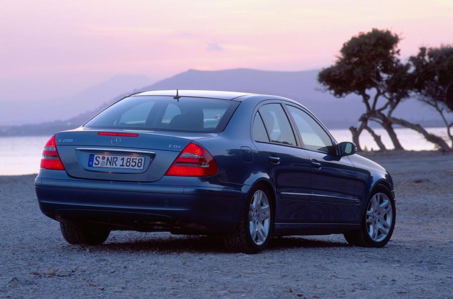  Mercedes-Benz E-Class 2002 года  (фото 102 из 448)